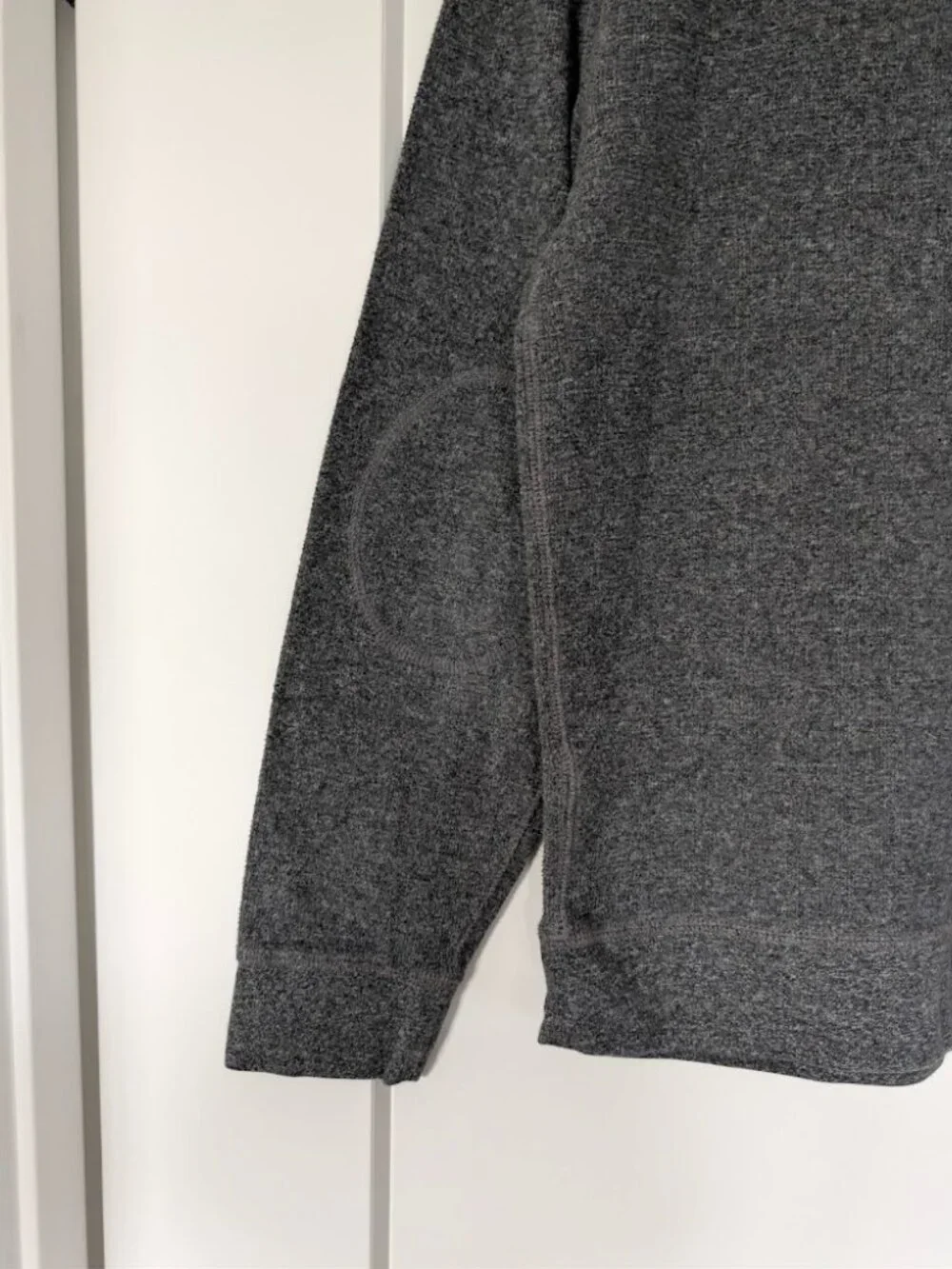 Banana Republic Men's Sweater Sized Medium